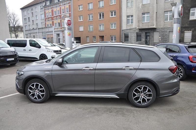 Gebraucht Fiat Tipo Cross 131 PS (96 kW) 2022 Grau Limousine