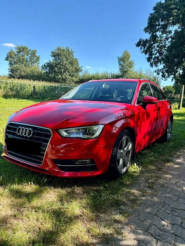 Rot Gebraucht 2014 Audi A3 Comfort Limousine | 11.000 € (Guter Preis) - Bild 1/4