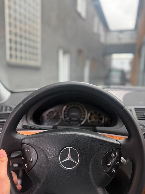 Gebraucht Mercedes E320 204 PS (150 kW) 2005 Grau Limousine