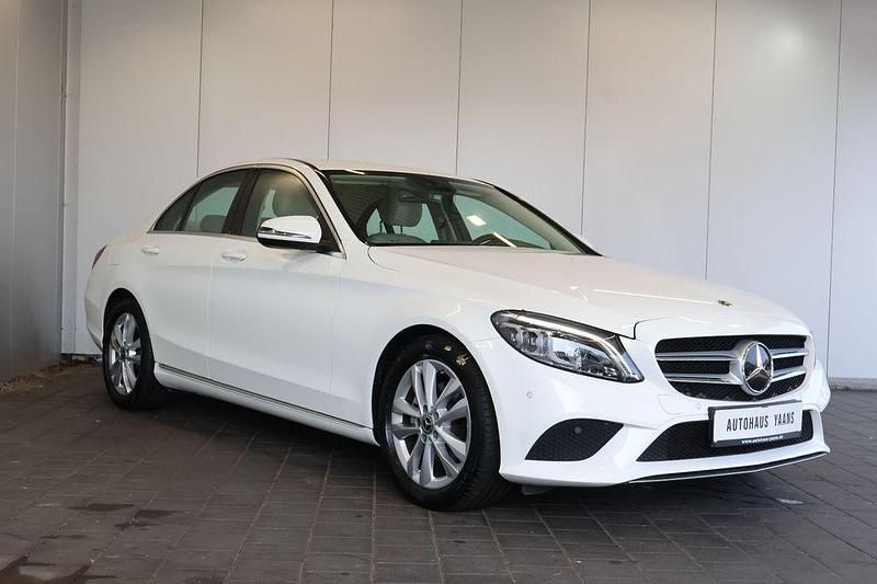 Gebraucht Mercedes C220 Avantgarde 194 PS (142 kW) 2021 Weiß Limousine