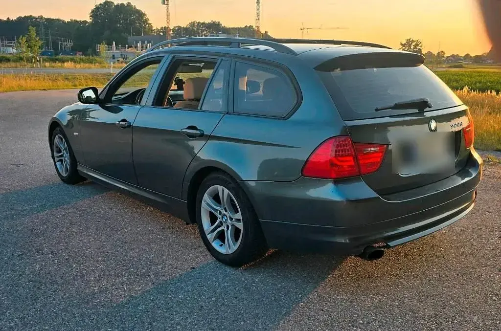Gebraucht BMW 320 230 PS (169 kW) 2010 Grau Kombi