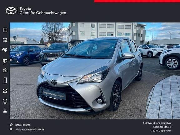 Platinsilber Gebraucht 2017 Toyota Yaris Team Kleinwagen | 10.290 € (Guter Preis) - Bild 1/4
