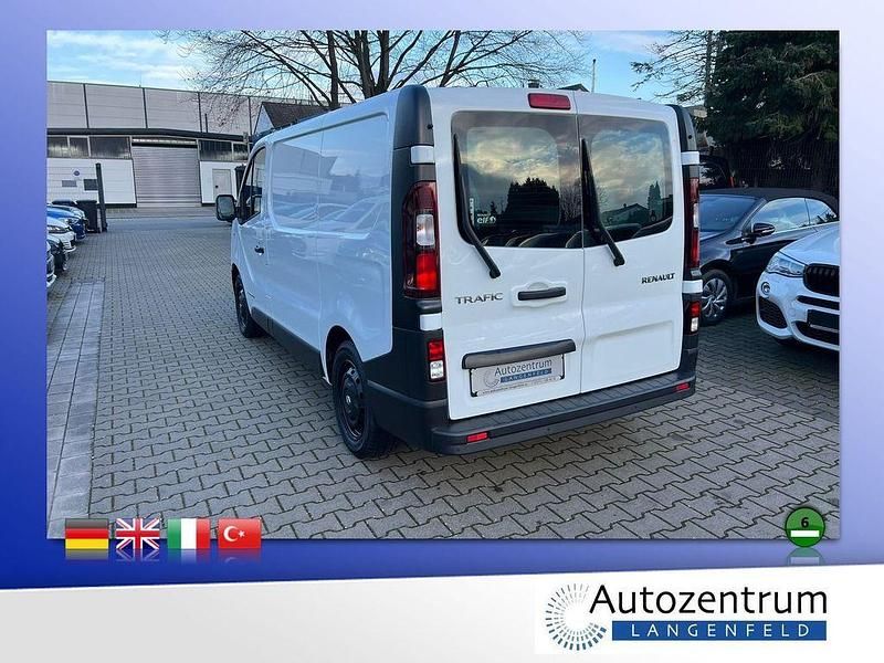 Gebraucht Renault Trafic Komfort 125 PS (91 kW) 2017 Weiß Van / Kleinbus