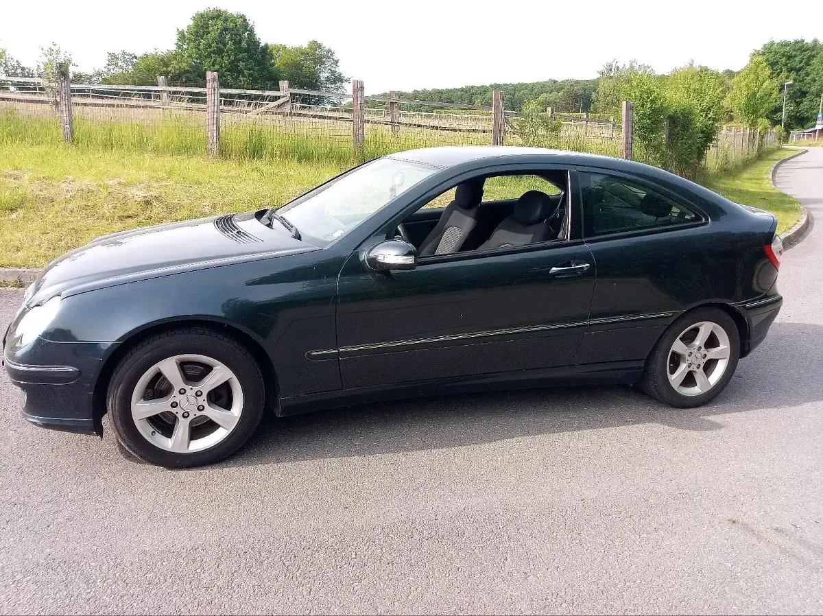Gebraucht Mercedes C160 136 PS (100 kW) 2006 Schwarz Coupé