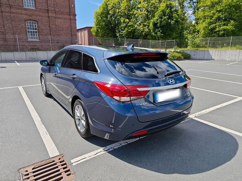 Gebraucht Hyundai i40 Trend 141 PS (103 kW) 2017 Blau Kombi
