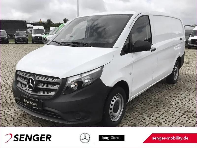 Weiß Gebraucht 2024 Mercedes Vito Van / Kleinbus | 30.286 € (Guter Preis) - Bild 1/1