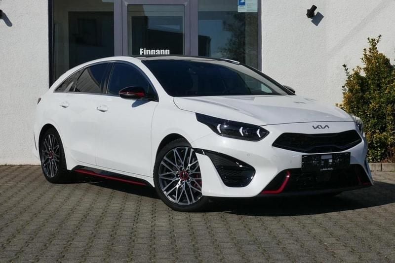 Gebraucht Kia ProCeed GT Comfort 204 PS (150 kW) 2024 Metallic Kleinwagen