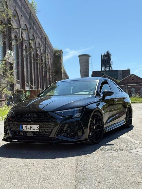 Schwarz Gebraucht 2024 Audi RS3 Ambiente Kleinwagen | 62.300 € (Guter Preis) - Bild 1/4