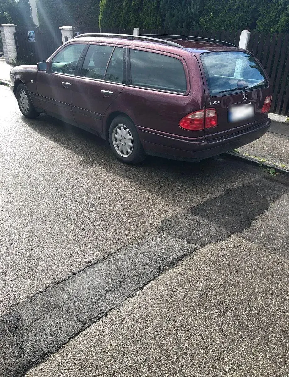 Gebraucht Mercedes E230 Classic 150 PS (110 kW) 1996 Rot Kombi