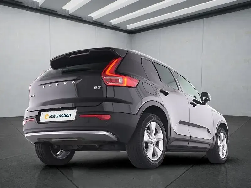 Używany Volvo XC40 Core 163 KM (119 kW) 2025 Czarny SUV