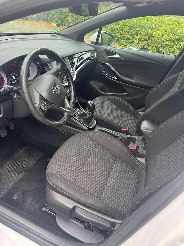 Gebraucht Opel Astra Dynamic 125 PS (91 kW) 2016 Weiß Kleinwagen