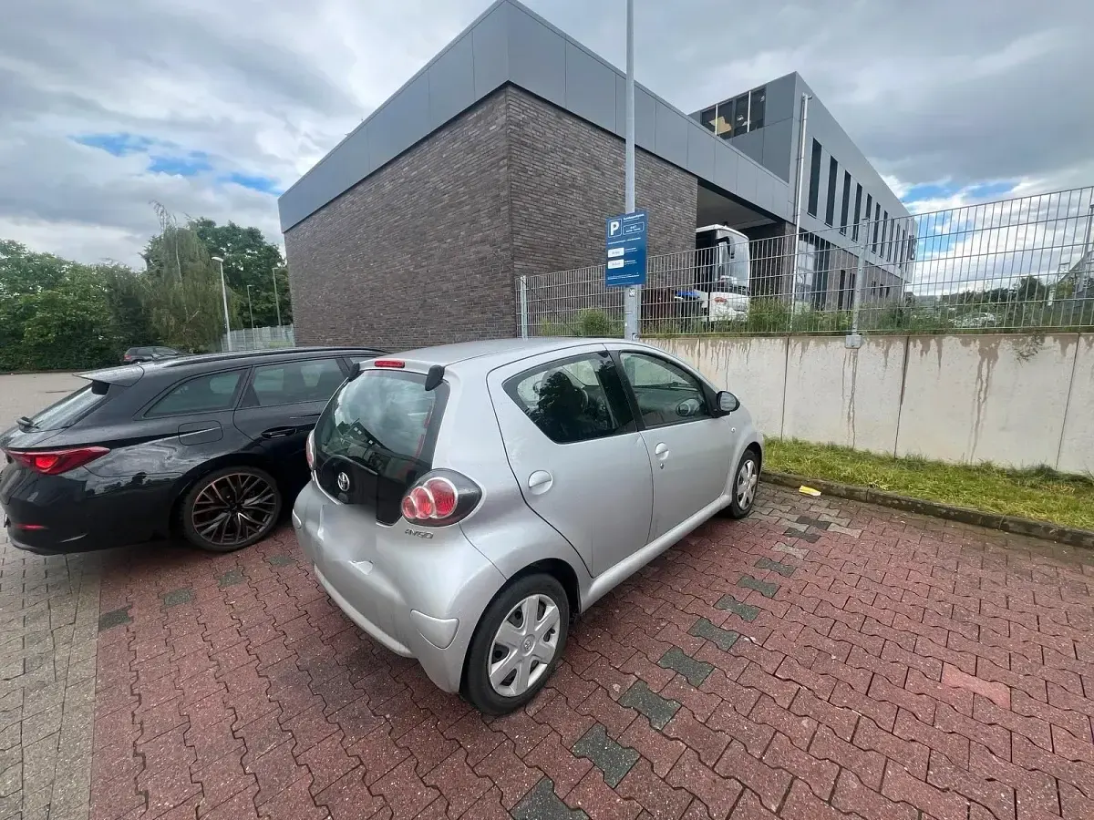 Gebraucht Toyota Aygo 90 PS (66 kW) 2016 Silber Kleinwagen