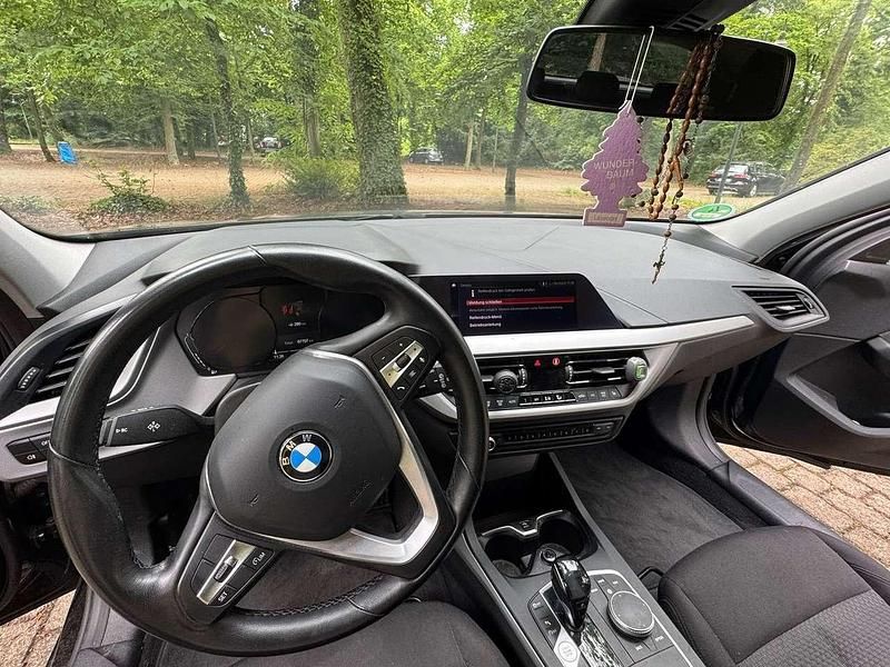 Gebraucht 2020 BMW 118 Sport Line Kleinwagen | 19.100 € (Fairer Preis) - Bild 1/4