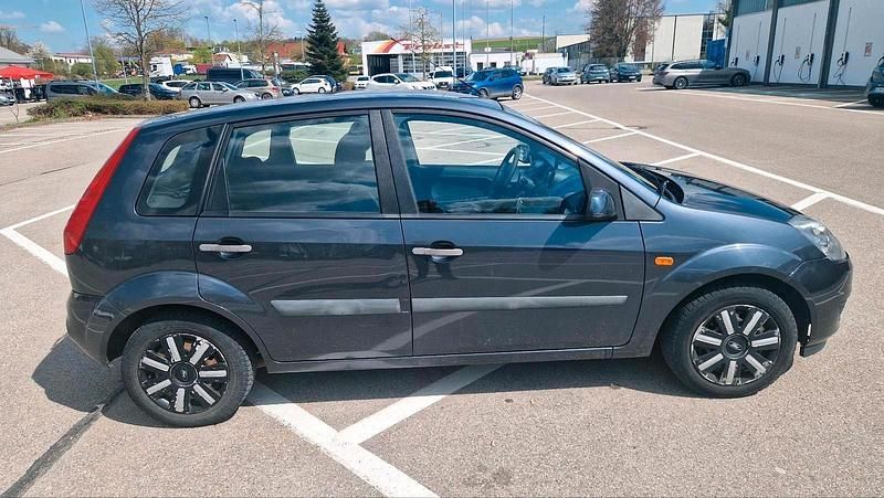 Gebraucht Ford Fiesta 70 PS (51 kW) 2007 Grau Kleinwagen
