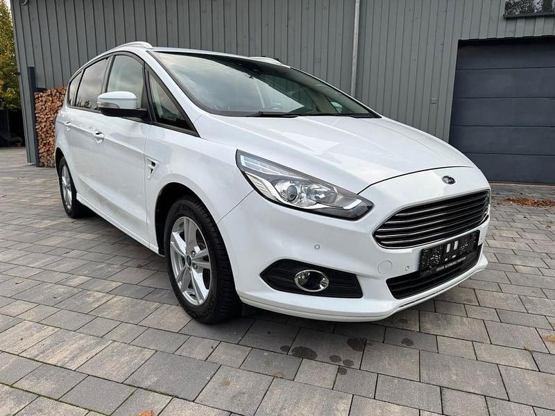 Weiß Gebraucht 2019 Ford S-MAX Business Edition Van / Kleinbus | 14.880 € (Fairer Preis) - Bild 1/4