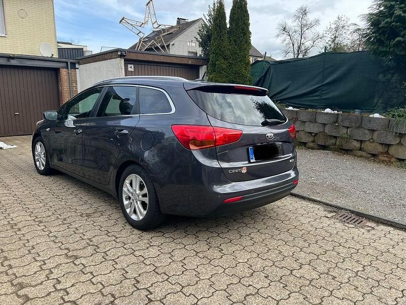 Gebraucht Kia Ceed 141 PS (103 kW) 2015 Grau Kleinwagen