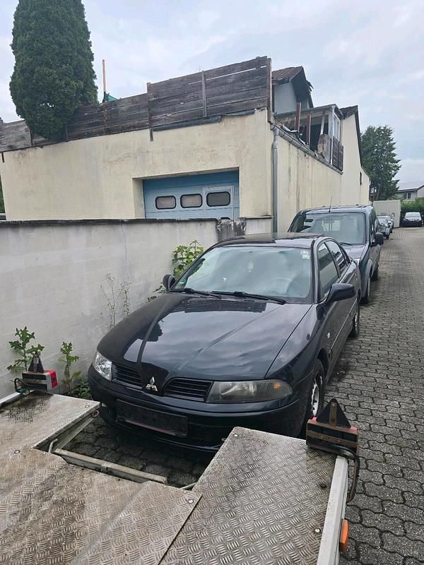 Schwarz Gebraucht 2003 Mitsubishi Carisma Limousine | 500 € (Guter Preis) - Bild 1/4