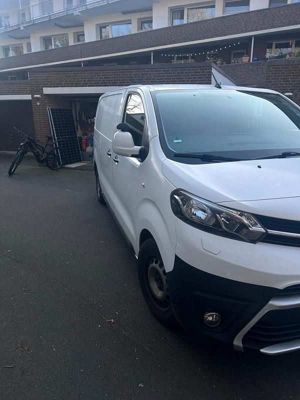 Gebraucht Toyota Proace 120 PS (88 kW) 2018 Weiß Van / Kleinbus