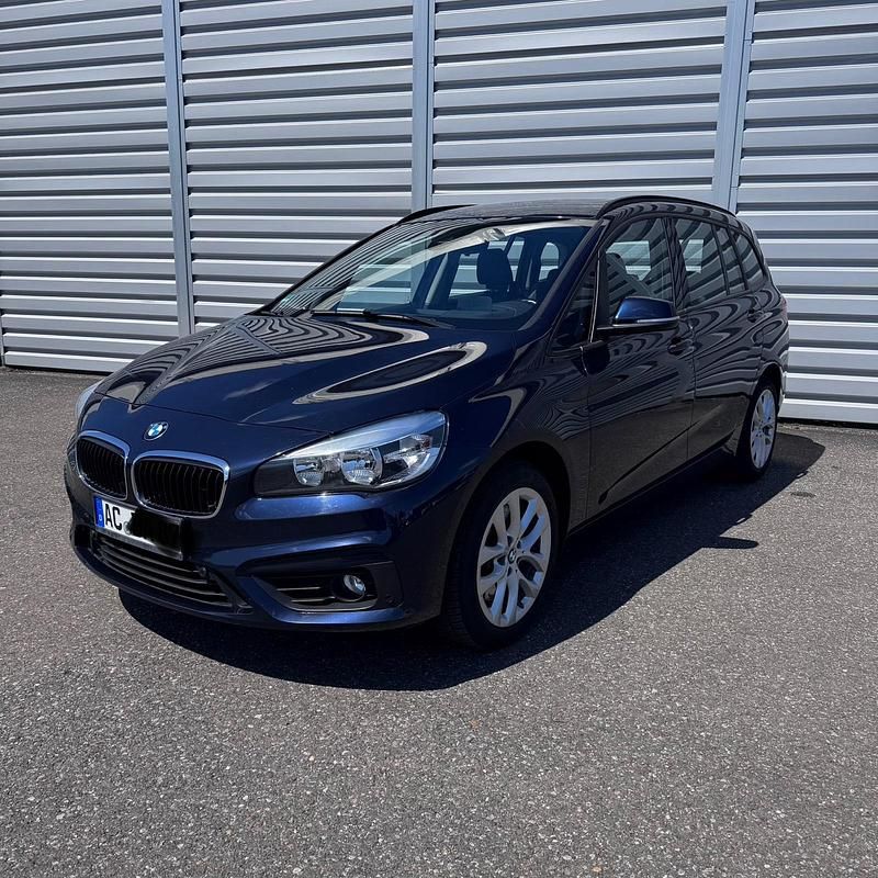 Blau Gebraucht 2018 BMW 220 Advantage Kombi | 15.500 € - Bild 1/4