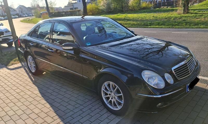 Gebraucht Mercedes E220 Avantgarde 150 PS (110 kW) 2006 Schwarz Limousine