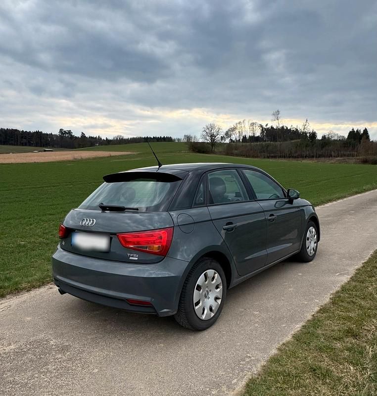 Gebraucht Audi A1 95 PS (69 kW) 2016 Grau Kleinwagen