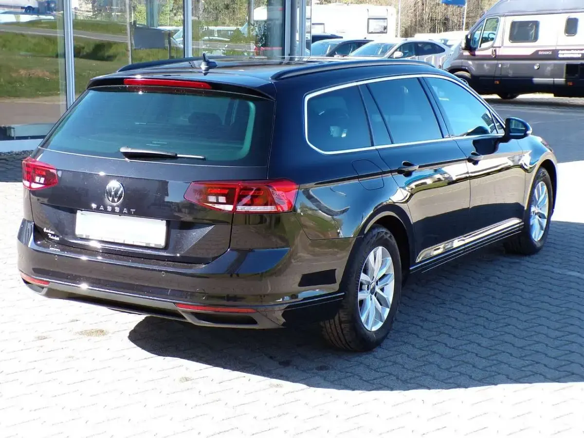 Gebraucht VW Passat Business 150 PS (110 kW) 2023 Deep black Kombi