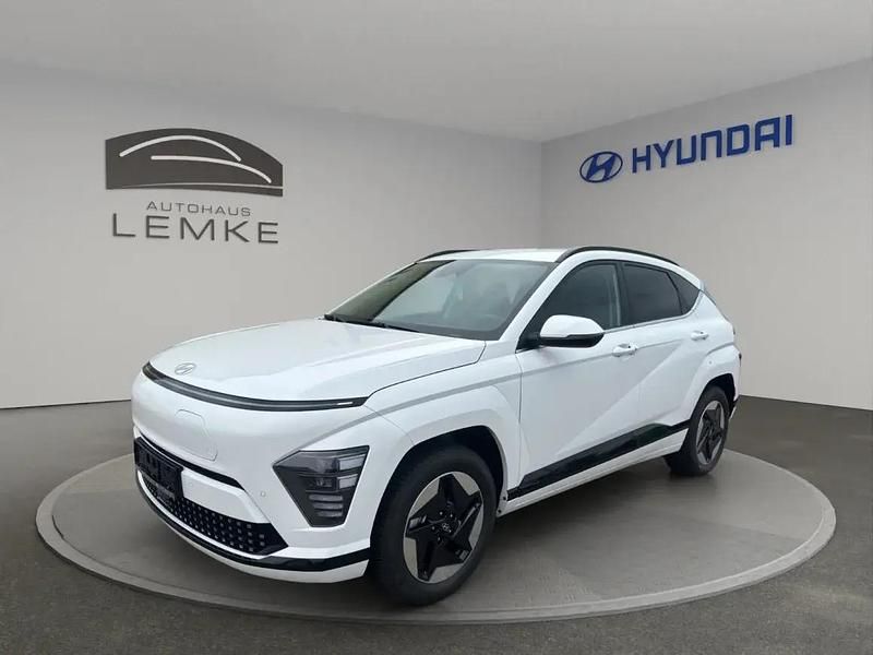 Gebraucht Hyundai Kona Trend 114 kW (156 PS) 2024 Atlas white SUV