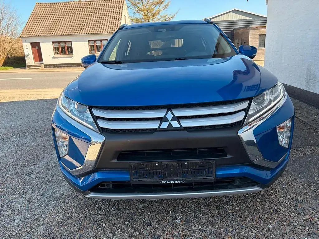 Używany Mitsubishi Eclipse Cross Invite+ 163 KM (119 kW) 2020 Niebieski SUV