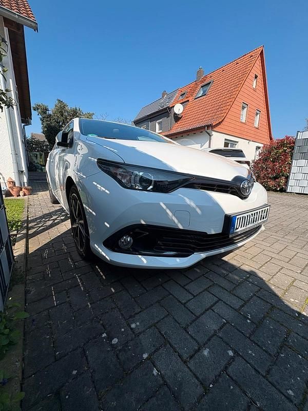 Gebraucht Toyota Auris Team 116 PS (85 kW) 2019 Weiß Kleinwagen