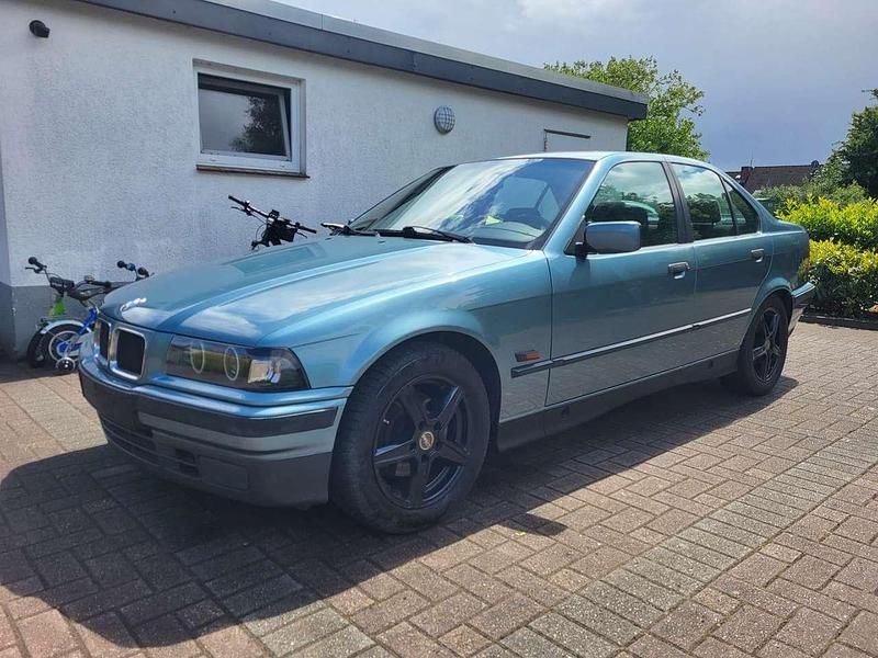 Grün Gebraucht 1995 BMW 316 Limousine | 5.000 € - Bild 1/4