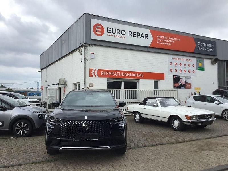 Lackierung schwarz perla nera/ Gebraucht 2024 DS Automobiles DS7 Crossback Opera SUV | 34.900 € (Fairer Preis) - Bild 1/4