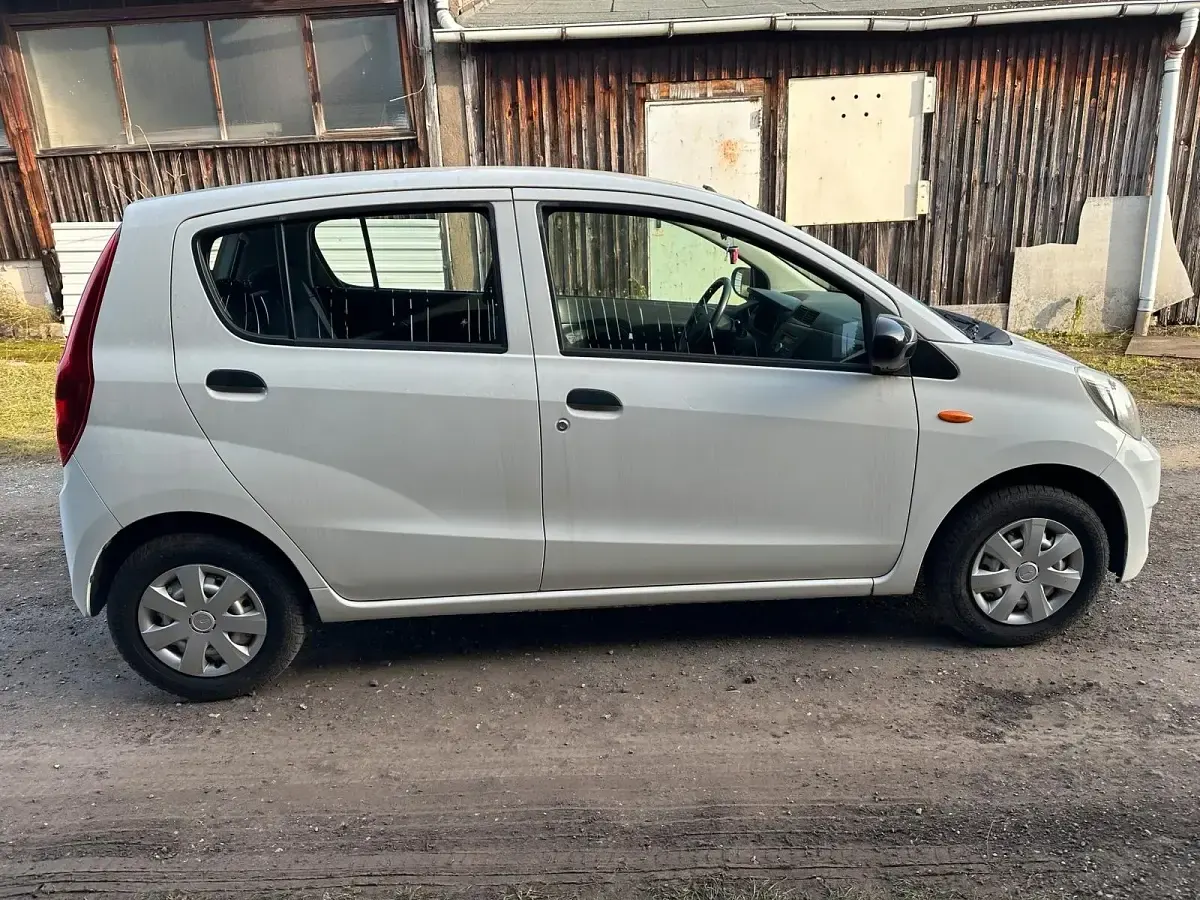 Gebraucht Daihatsu Cuore 69 PS (50 kW) 2009 Weiß Kleinwagen