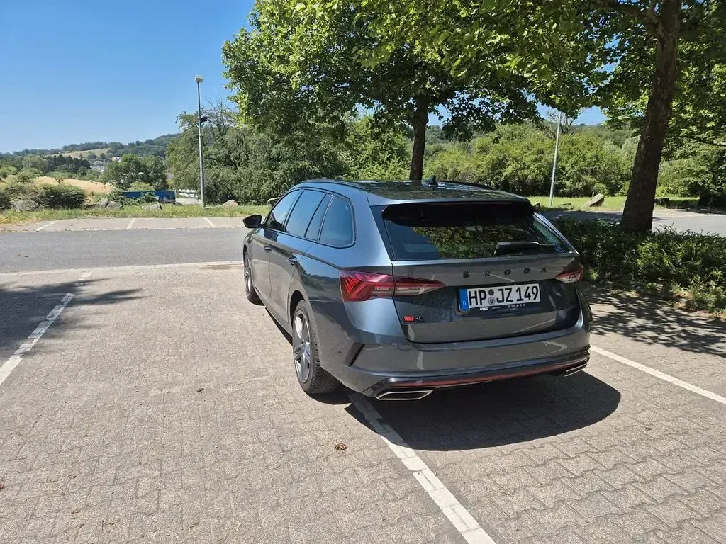 Gebraucht Skoda Octavia First Edition 245 PS (180 kW) 2021 Grau Limousine