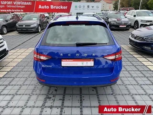 Gebraucht Skoda Superb Active 150 PS (110 kW) 2019 Blau Kombi