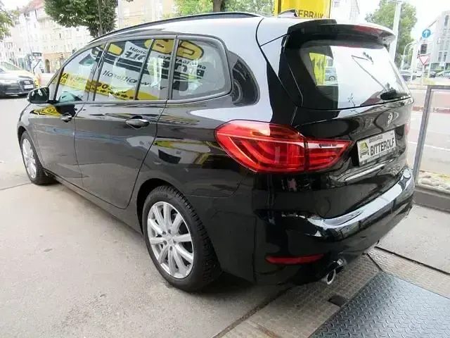 Gebraucht BMW 218 Gran Tourer Advantage 150 PS (110 kW) 2022 Schwarz Van / Kleinbus