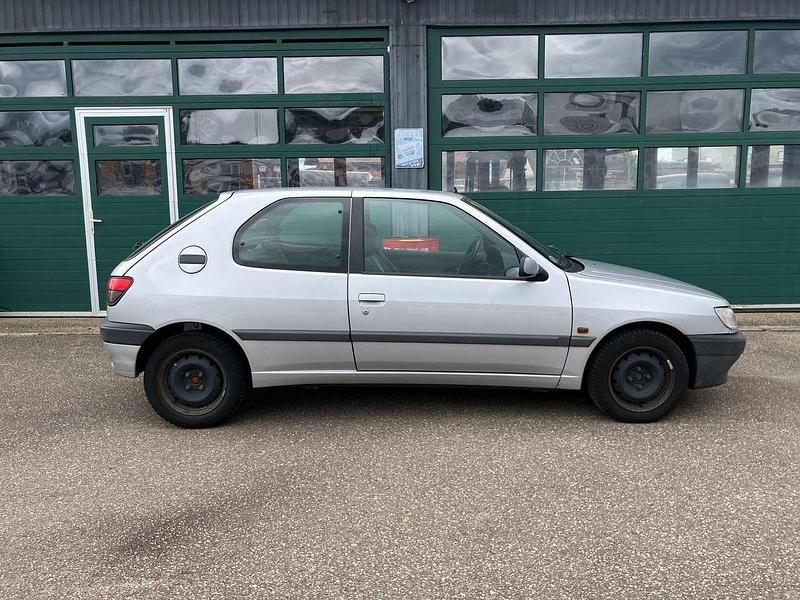 Gebraucht Peugeot 306 Style 101 PS (74 kW) 1997 Silber Limousine