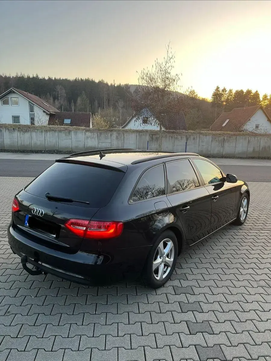 Gebraucht Audi A4 Sport 177 PS (130 kW) 2012 Schwarz Kombi