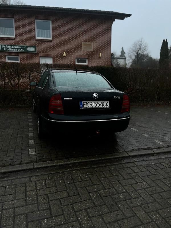 Gebraucht Skoda Superb 131 PS (96 kW) 2014 Schwarz Limousine