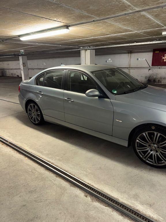 Gebraucht BMW 320 150 PS (110 kW) 2005 Grau Limousine