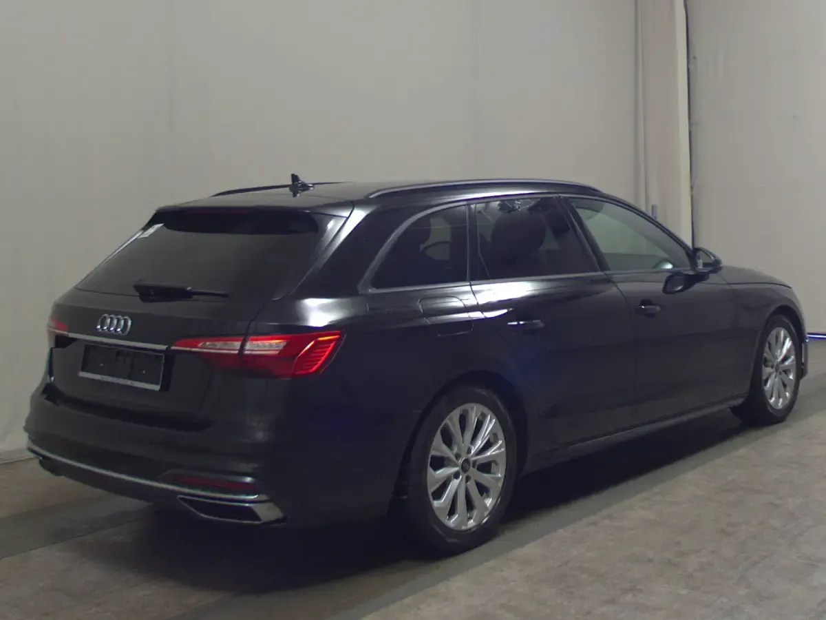 Używany Audi A4 Ambiente 163 KM (119 kW) 2023 Czarny Kombi