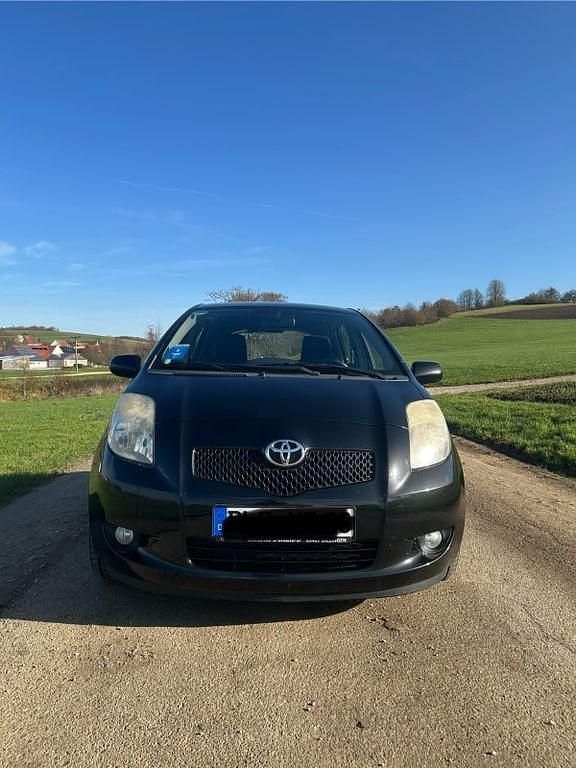 Schwarz Gebraucht 2009 Toyota Yaris Cool Limousine | 2.650 € (Guter Preis) - Bild 1/4