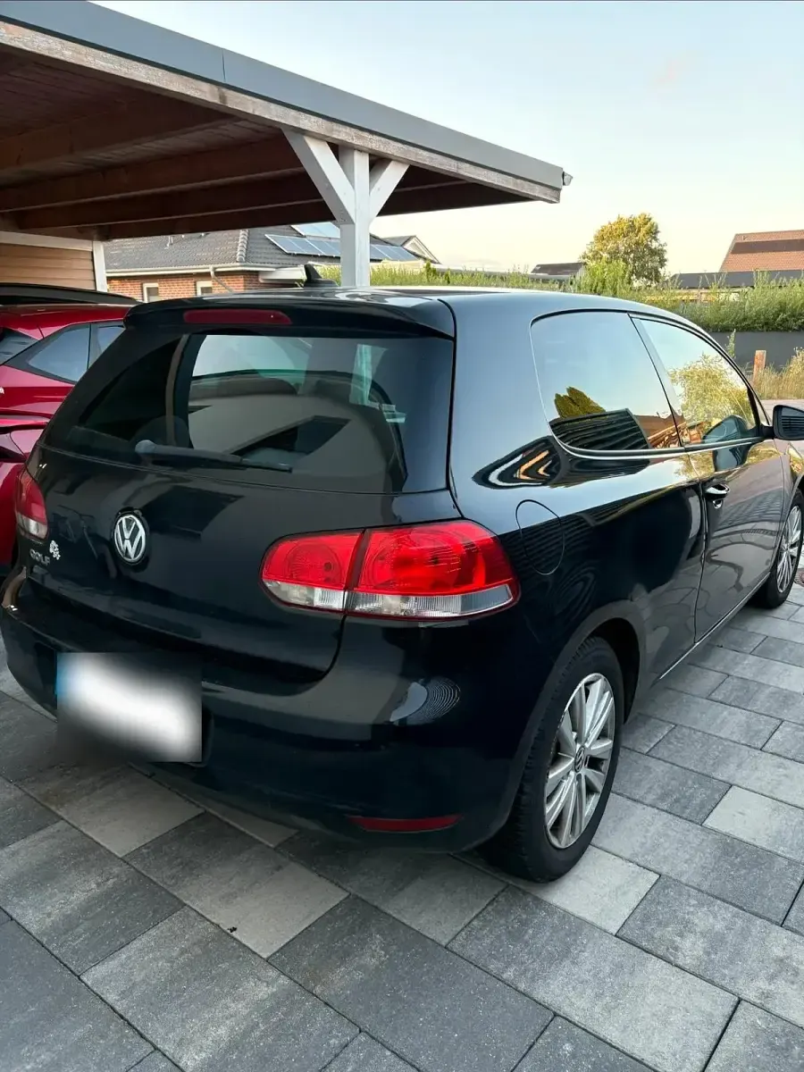 Gebraucht VW Golf VI 90 PS (66 kW) 2011 Schwarz Kleinwagen