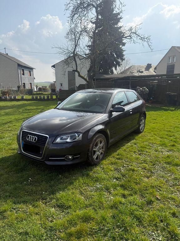 Gebraucht Audi A3 105 PS (77 kW) 2011 Grau Kleinwagen