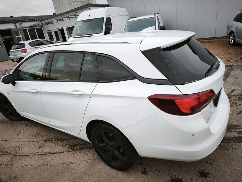 Weiß Gebraucht 2017 Opel Astra Kombi | 6.490 € (Superpreis) - Bild 1/4