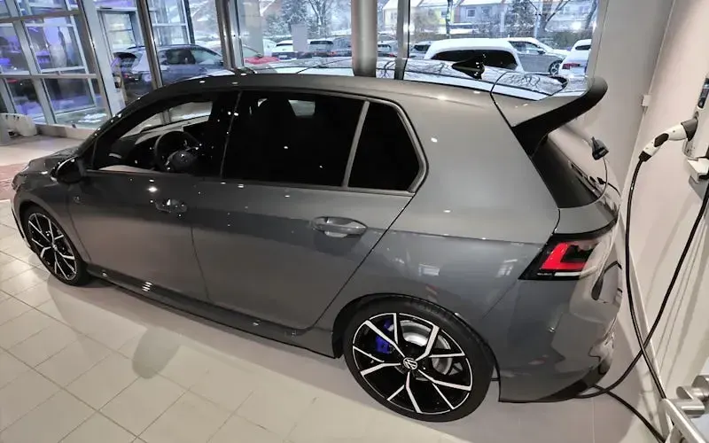 Neu VW Golf VIII R 333 PS (244 kW) 2026 Grau Limousine