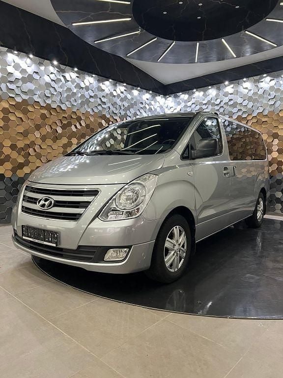 Gebraucht Hyundai H-1 170 PS (125 kW) 2016 Grau Van / Kleinbus