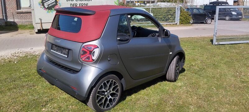 Grau Gebraucht 2020 Smart ForTwo Electric Drive Cabrio | 12.950 € (Fairer Preis) - Bild 1/4