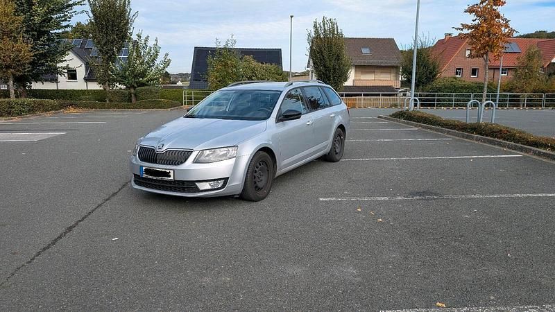 Silber Gebraucht 2013 Skoda Octavia Kombi | 7.699 € (Fairer Preis) - Bild 1/4