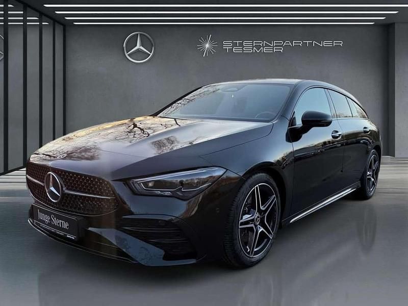 Nachtschwarz Gebraucht 2025 Mercedes CLA200 AMG Kombi | 34.390 € (Fairer Preis) - Bild 1/3