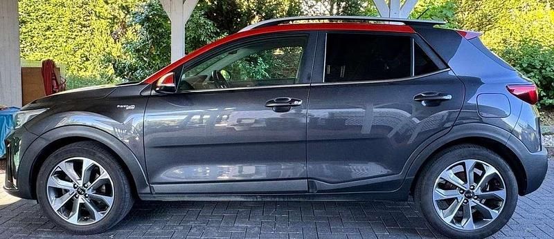 Grau Gebraucht 2018 Kia Stonic Platinum Edition SUV | 13.700 € (Etwas zu teuer) - Bild 1/4